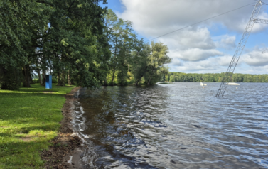 Tak dziś wygląda kopiec nad Trzesieckiem 