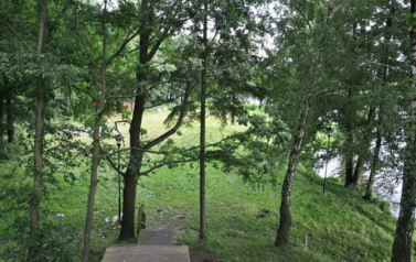 Tak dziś wygląda kopiec nad Trzesieckiem 