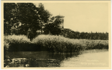 Lata międzywojenne, widok na kopiec Bourdosa z drewnianą wiatą