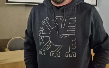 Projekt ubrań z gryfem 
