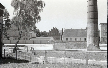 Plac Wolności i ZPT w latach 80. XX wieku, już po wyburzeniu zakładu
