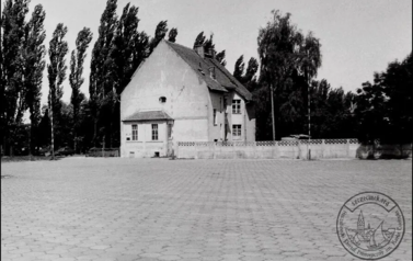 Przełom lat 80/90, plac Nowotki z kamienicą przy ulicy Mickiewicza