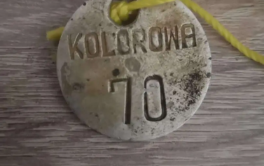 Numerek z szatni Kolorowej znaleziony w Niezdobnej 
