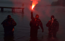 Płetwonurkowie z klubu Murena 1 stycznia od 32 lat zanurzają się w Trzesiecku