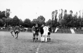 Rok 1977, mecz Wielimia Szczecinek z reprezentacją Tanzanii. Gospodarze wygrali 3:1