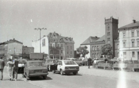 Parking taks&oacute;wek przy Placu Wolności, lata 80. XX wieku