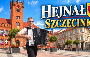 Marcin Bracki gra na wieży ratusza hejnał miasta 