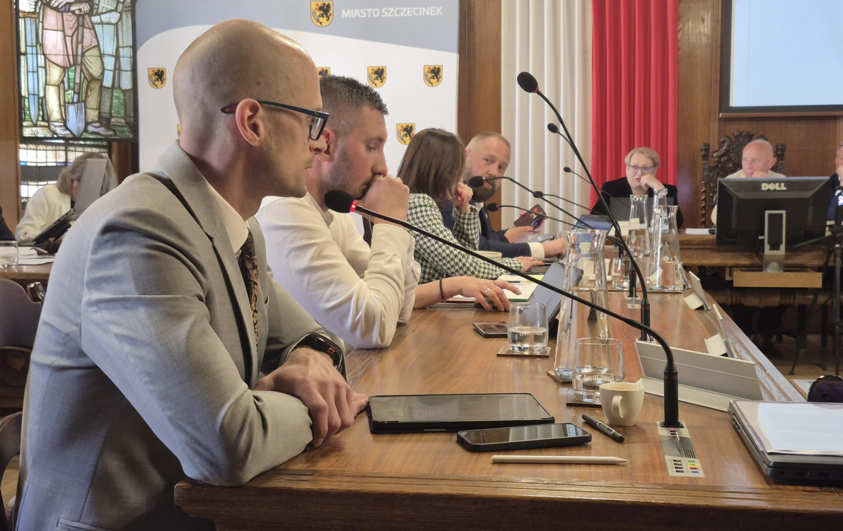 Zdjęcie do Burmistrz z wotum zaufania i z absolutorium