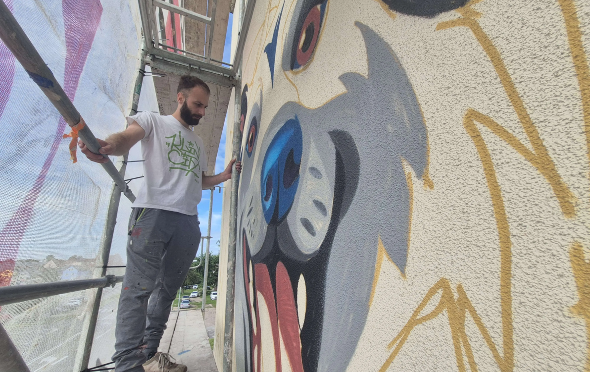 Zdjęcie do "Pokochaj. Adoptuj" - powstaje mural z ważnym przesłaniem