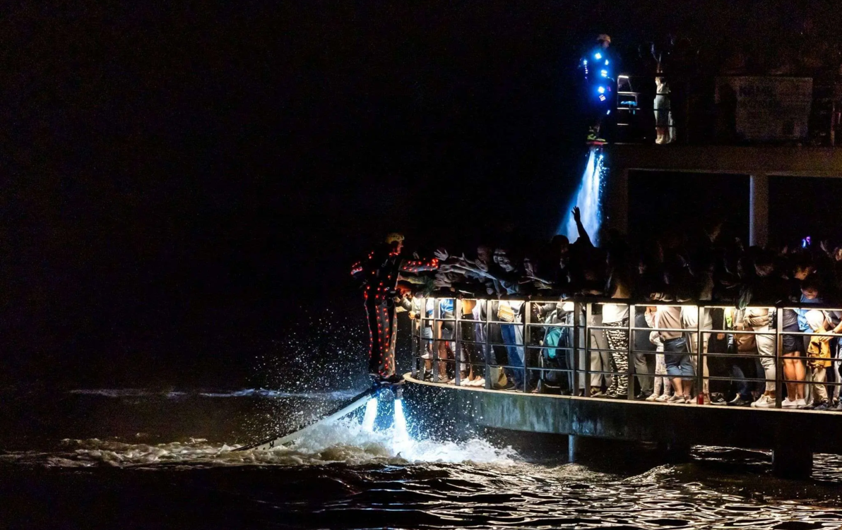 Zdjęcie do Loty balon&oacute;w i pokaz Flyboard&oacute;w koło Zamku. Sobota z Festiwalem Balonowym