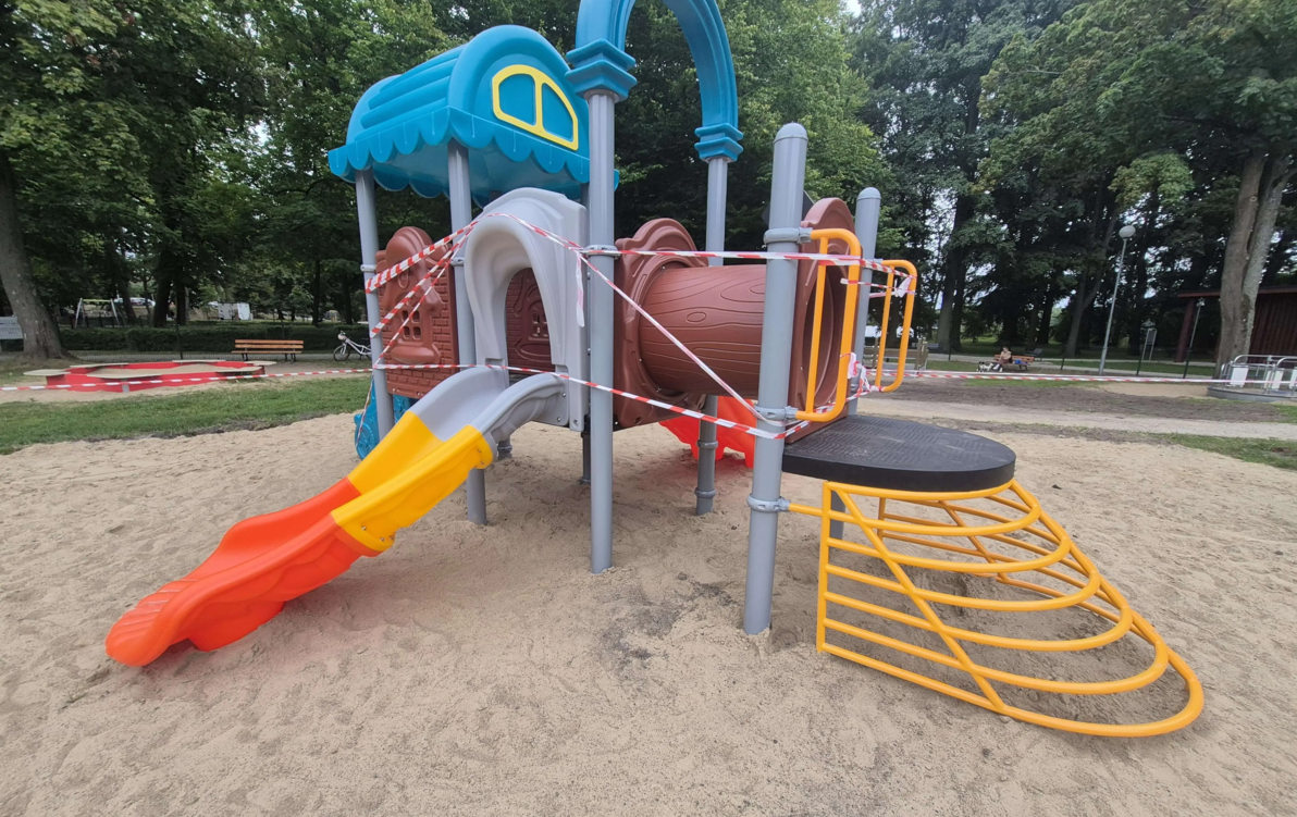 Zdjęcie do Trwa modernizacja szczecineckich plac&oacute;w zabaw