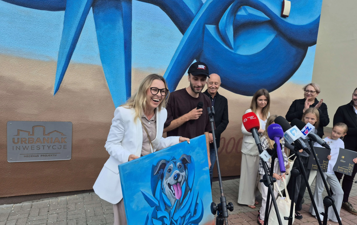 Zdjęcie do Mural z przesłaniem gotowy &ndash; przygarnij zwierzaka ze schroniska