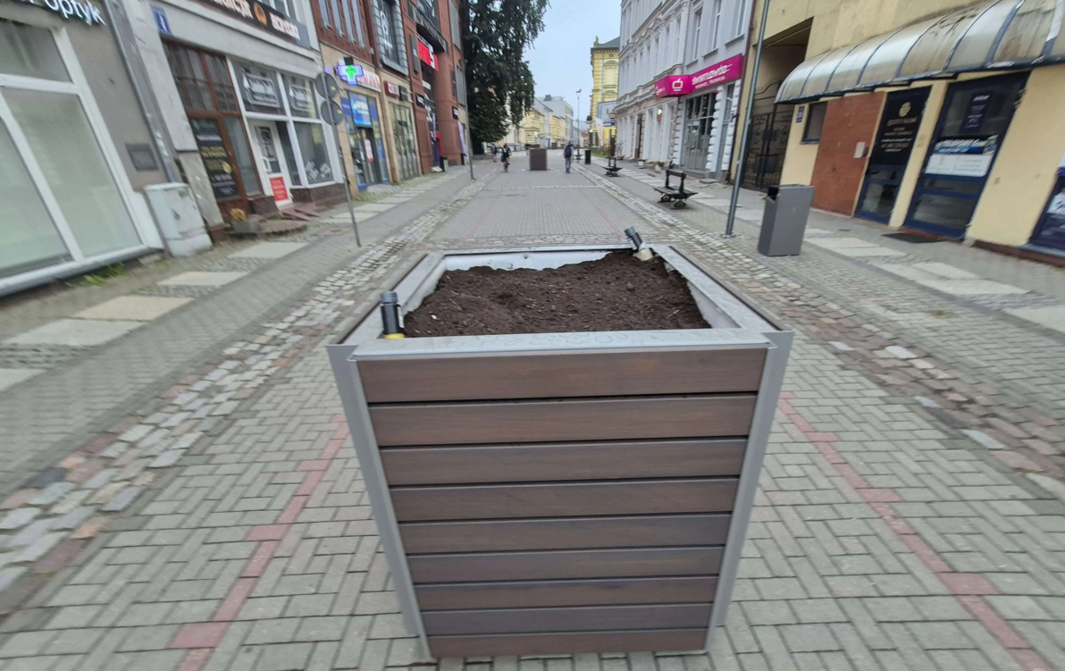 Zdjęcie do Szczecinecki deptak zazieleni się. Nowe donice i drzewa