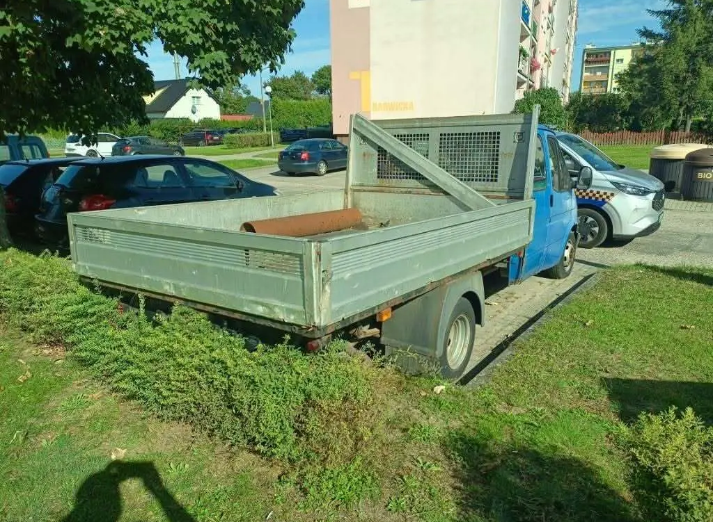 Zdjęcie do Parking to nie przechowalnia aut. Kolejny nieużywany pojazd odholowany