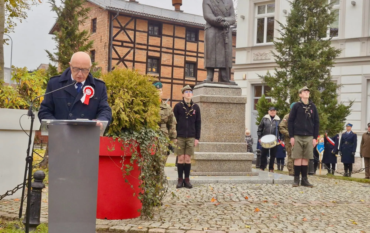 Zdjęcie do Mieszkańcy Szczecinka wsp&oacute;lnie świętują rocznicę odzyskania niepodległości