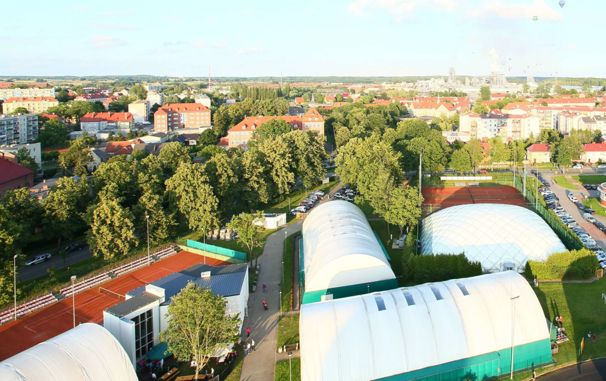 Zdjęcie do Korty tenisowe z nową nawierzchnią, dociepleniem i nowym oświetleniem 
