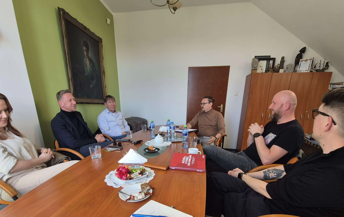 Zdjęcie do Plany, wystawy i nowe pomysły. Dyrektor Muzeum Regionalnego w Szczecinku spotkał się z Radą Muzeum