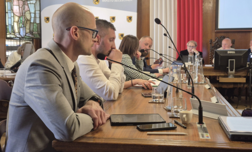 Zdjęcie do Burmistrz z wotum zaufania i z absolutorium
