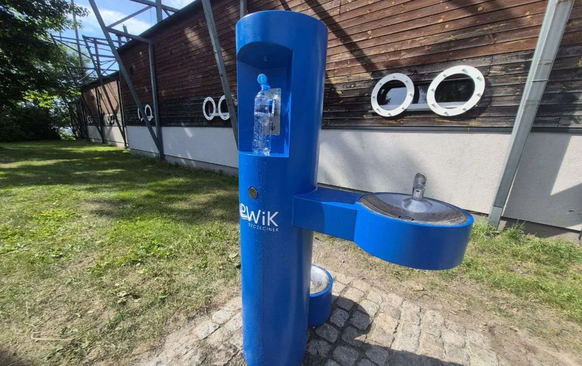 Zdjęcie do Wodny zdr&oacute;j w szczecineckim parku. Letnia inicjatywa PWiK