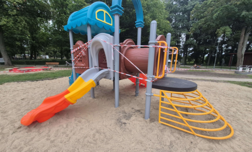 Zdjęcie do Trwa modernizacja szczecineckich plac&oacute;w zabaw