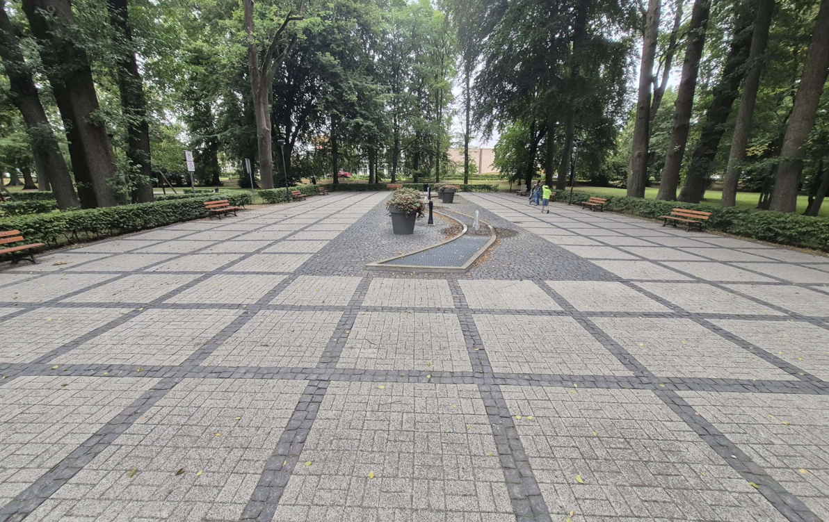 Zdjęcie do Tu powstanie plenerowa galeria. Przestrzeń dla rzeźb młodych...