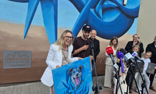 Zdjęcie do Mural z przesłaniem gotowy &ndash; przygarnij zwierzaka ze schroniska