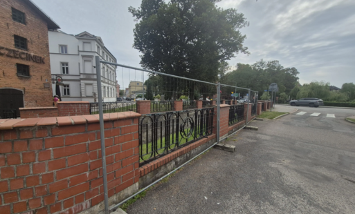 Zdjęcie do Renowacja balustrad nad Niezdobną. Apel do przechodni&oacute;w 