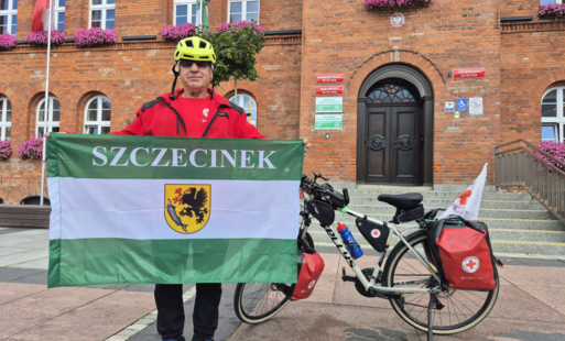 Zdjęcie do Na rowerze przez Polskę w szczytnym celu. Zajechał i do Szczecinka
