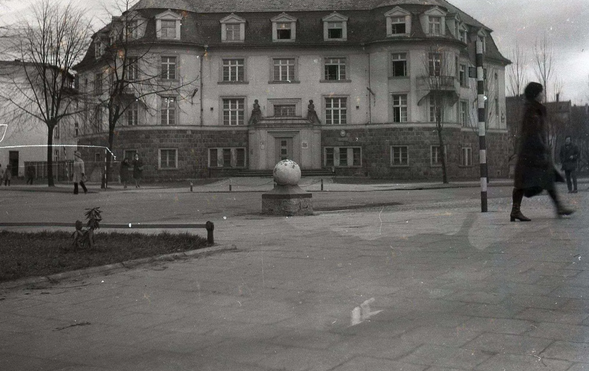 Zdjęcie do Sto lat banku nad jeziorem. Kawał historii Szczecinka