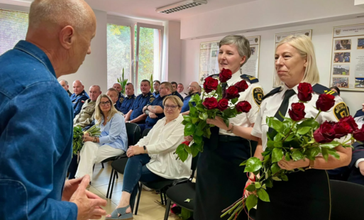 Zdjęcie do Awanse, uroczyste ślubowanie i drobne upominki. Straż Miejska w Szczecinku świętuje