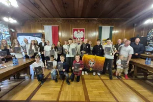Pamiątkowe zdjęcie nagrodzonych 
