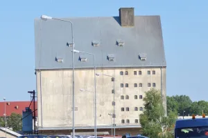 Szczecinecki spichlerz zbożowy przy ulicy Waryńskiego z najstarszą windą w mieście