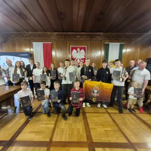 Pamiątkowe zdjęcie nagrodzonych 