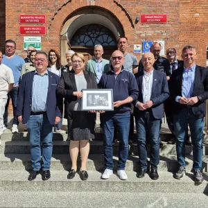 Wspólne zdjęcie z francuską delegacją - od lewej wicemer, wiceburmistrz Beata Pszczoła-Bryńska, mer Alain Roger, burmistrz Jerzy Hardie-Douglas, wiceburmistrz Maciej Makselon