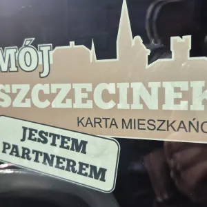 Punkty Partnerów Karty Mieszkańca są oznakowane specjalnymi nalepkami 
