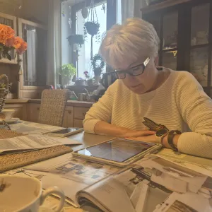 Wanda Kręciejewska-Swiokła, czyli Zielistka na starej szafie "wyrabia" Kartę Mieszkańca "Mój Szczecinek"