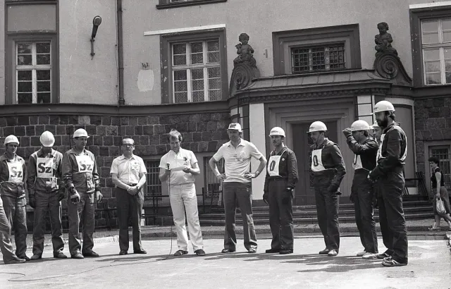Fot. Henryk Zdon Ekipy turniejowe szykują się do konkurencji układania tzw rusztowań typu warszawskiego