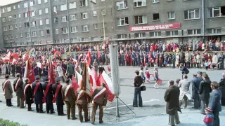 Fot. Henryk Zdon Przed trybuną honorową na ulicy Żukowa (Wyszyńskiego)
