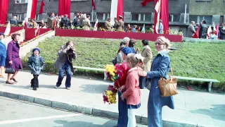 Fot. Henryk Zdon Przed trybuną honorową na ulicy Żukowa (Wyszyńskiego)