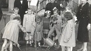 Fot. Aleksander Zukal Rok 1957, sadzenie dębu Adam przed SP1 
