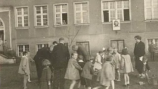 Fot. Aleksander Zukal Rok 1957, sadzenie dębu Adam przed SP1 