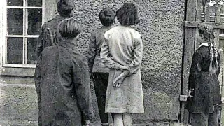 Fot. Aleksander Zukal Rok 1957, tablica patrona SP1 Adama Mickiewicza