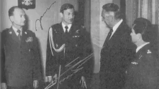 Zdjęcia Mirosława Hermaszewskiego, Zenona Jankowskiego i Wojciecha Jaruzelskiego oraz Edwarda Gierka