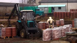 Rok 2001, operacja usuwania chemikaliów z mogilnika w Kwieciszewie