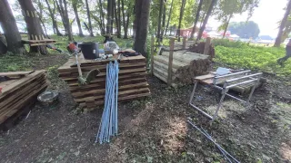 Prace przy montażu parku linowego na Mysiej Wyspie