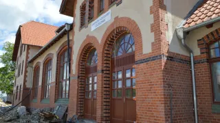 Dworzec od frontu, tu jeszcze trwają roboty