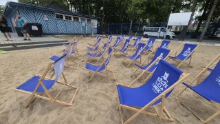 Ostatnie, piątkowe przygotowania do uruchomienia plaży w nowej odsłonie