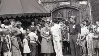 Fot. Henryk Zdon Zbiórka książek przed szkołą muzyczną 