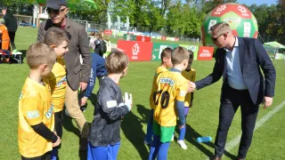 Naszych piłkarzy dopingowali burmistrz Jerzy Hardie-Douglas i jego zastępca Maciej Makselon