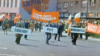 Fot. Henryk Zdon Idą Zakłady Pływ Wiórowych 